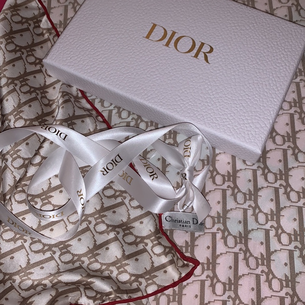 Christian Dior Paris  100% Silk  Scarf made in Italy 🇮🇹 Luxurious - Huge Size - Picture 8 of 10